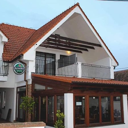 Il Galeone Hotel Stupava Ngoại thất bức ảnh
