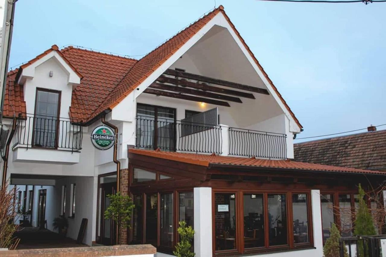 Il Galeone Hotel Stupava Ngoại thất bức ảnh